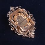 Renaissance style gold brooch - Image 3