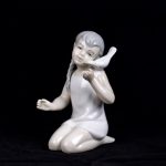 Spain porcelain figure of a girl with a dove - Image 2