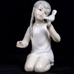 Spain porcelain figure of a girl with a dove - Image 3