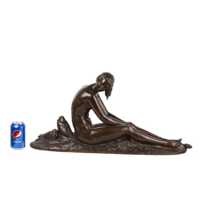 Bronze figure. “Femme nue aux colombes”