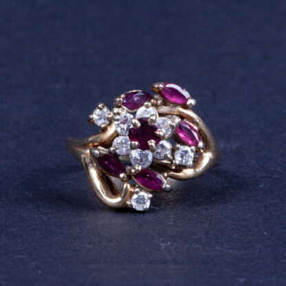 A Graceful gold ring with diamonds and rubys(?) - Image 2