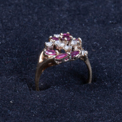 A Graceful gold ring with diamonds and rubys(?) - Image 4