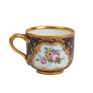 Императорский фарфоровый завод. Чайная чашка из сервиза «Кобальтовый кайото» (Cobalt Caillouté)Санкт-Петербург, 1881–1894 гг.