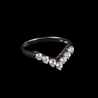 925 Sterling Silver V-Shaped Ring with Seven Clear Stones